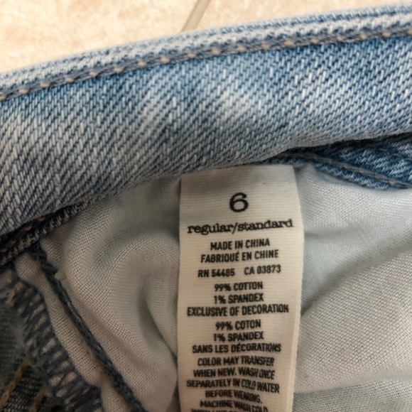 American Eagle Light Washed Jeans - Size 6 - Picture 2 of 5